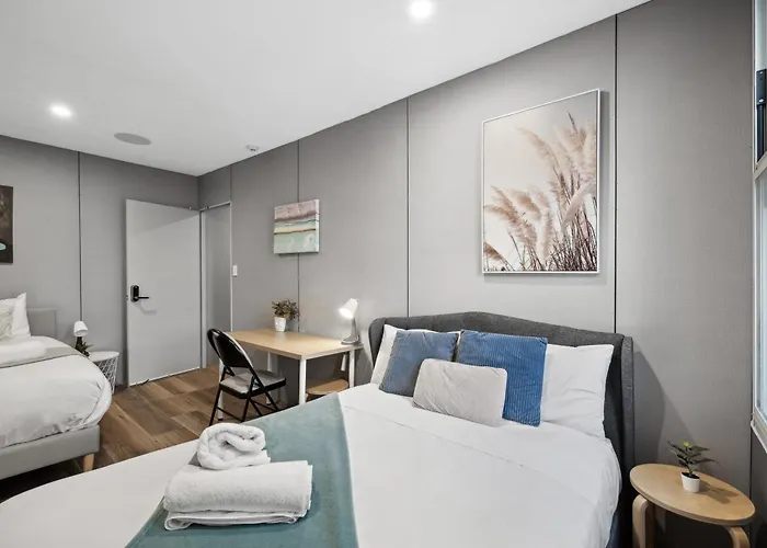Standard Triple Room - Luxe Spot - Next To Central - Shared Bathroom