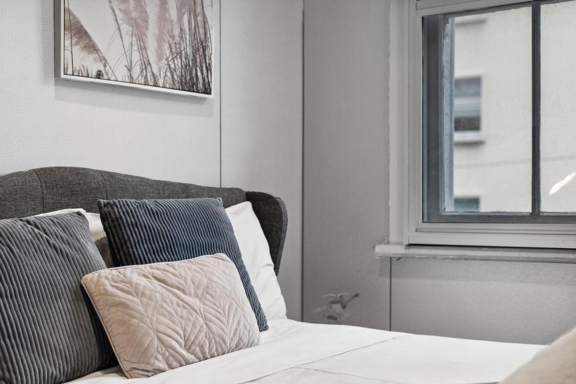 Standard Triple - Luxe Spot - Next To - Shared Bathroom
