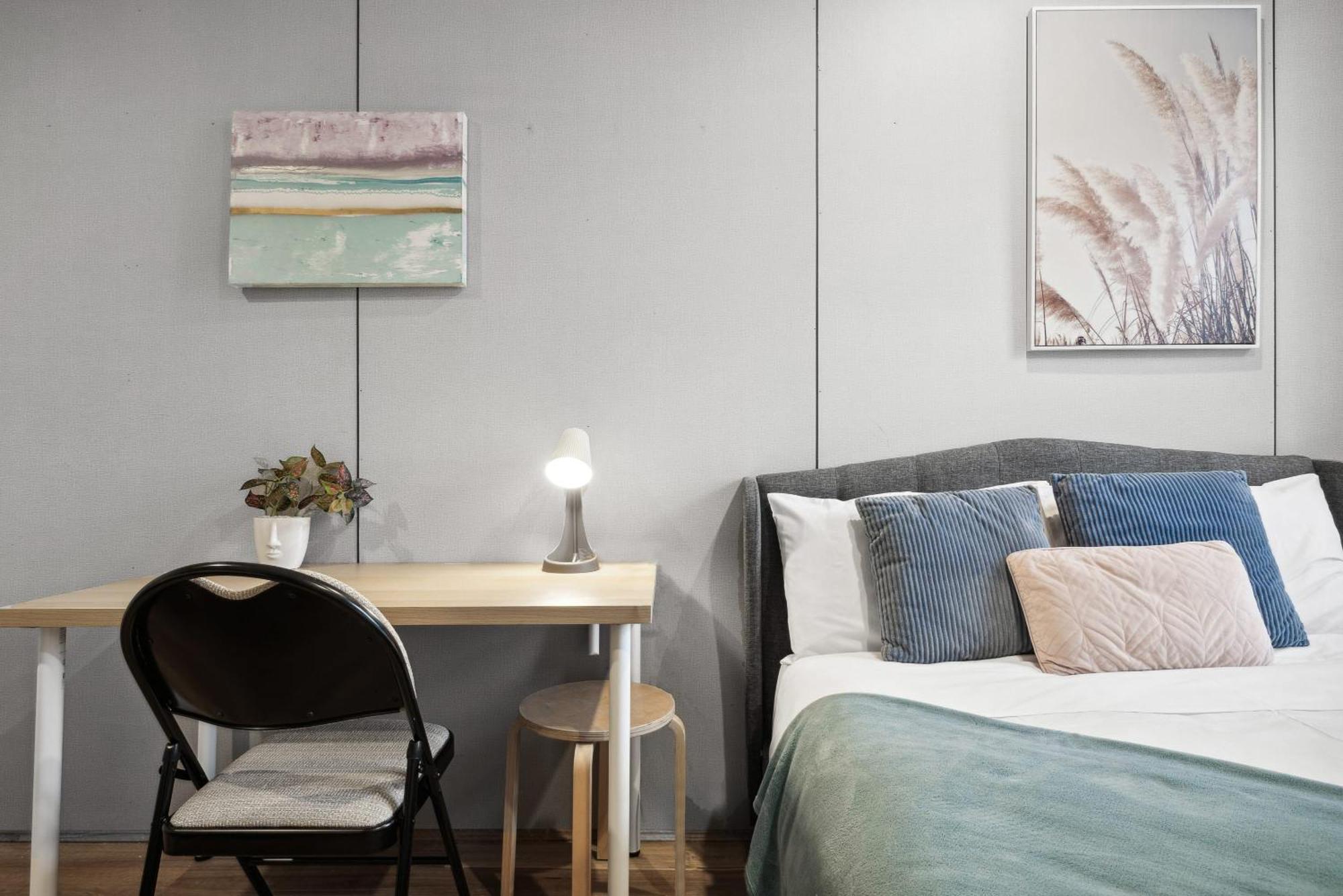 Standard Triple - Luxe Spot - Next To - Shared Bathroom Guest house