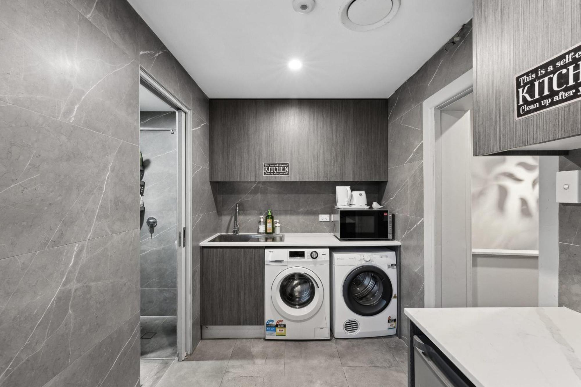 Guest house Standard Triple - Luxe Spot - Next To - Shared Bathroom *