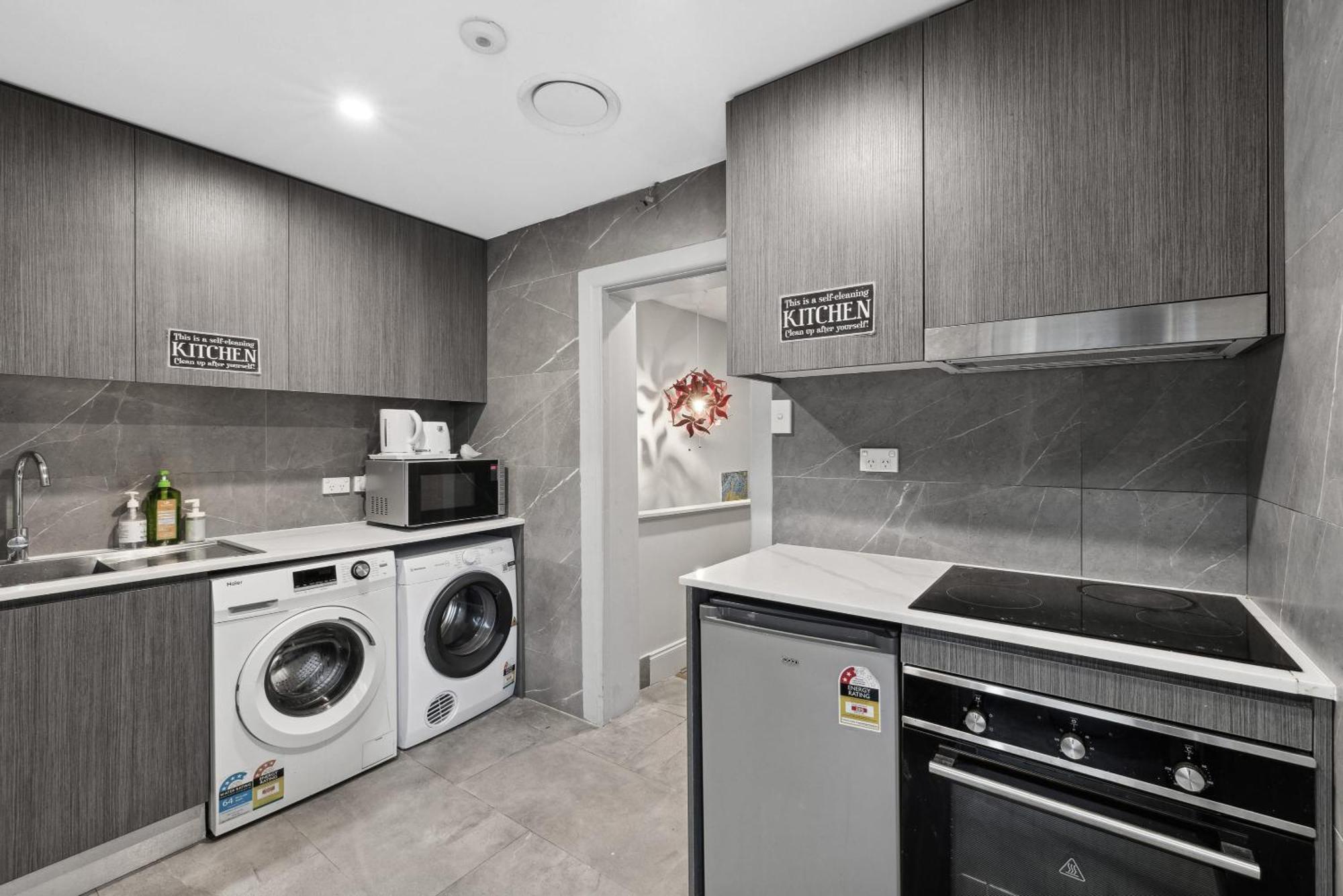 Guest house Standard Triple - Luxe Spot - Next To - Shared Bathroom Sydney